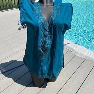 Sleeveless embroidered tunic New York and Co size L